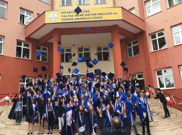 Yalvaç Nene Hatun Kız Mesleki ve Teknik Anadolu Lisesi Fotoğrafı